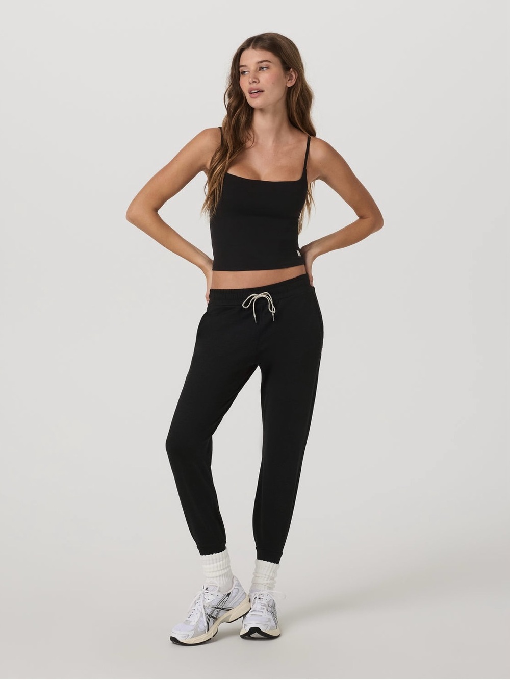NWT Vuori Heather Black Performance Jogger DreamKnit Drawcord Mid Rise Joggers